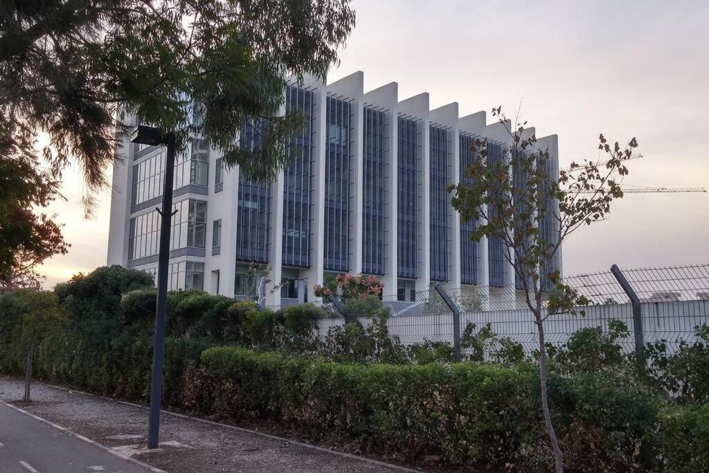 Studio In Herzliya, Near Idc & Park Buitenkant foto